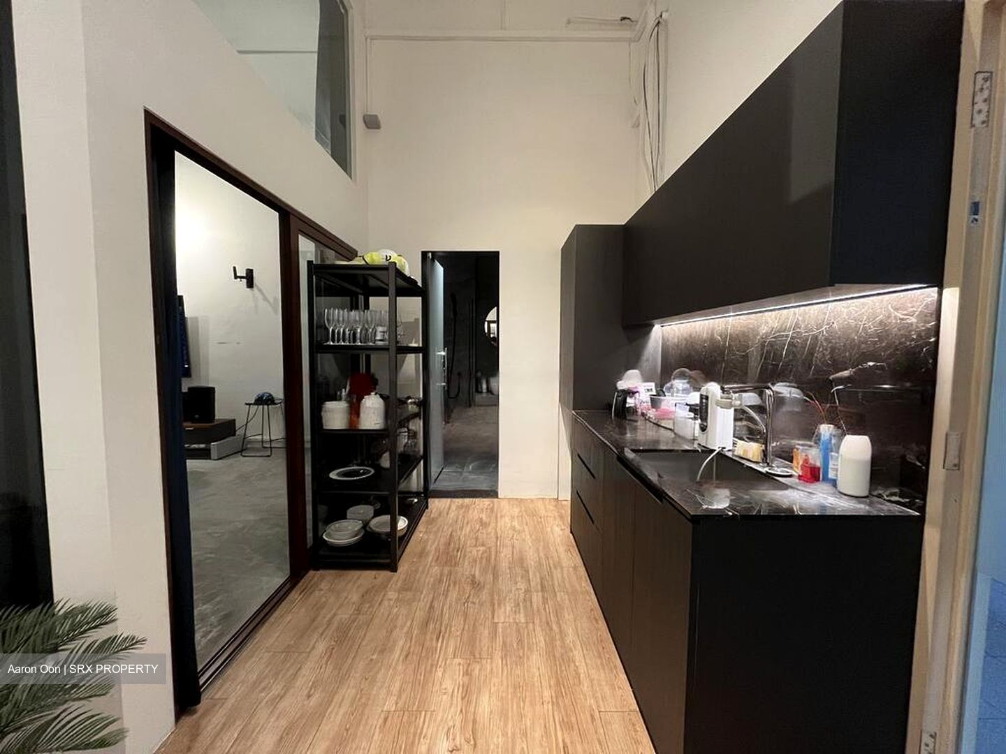 Redhill Forum (D3), Factory #464483041